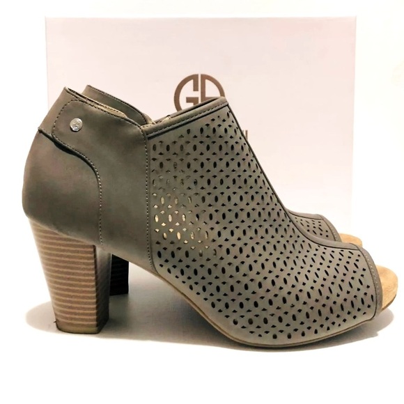 GIANI BERINI Angye Memory Foam Perforated Peep-Toe Booties Grey - Picture 3 of 14